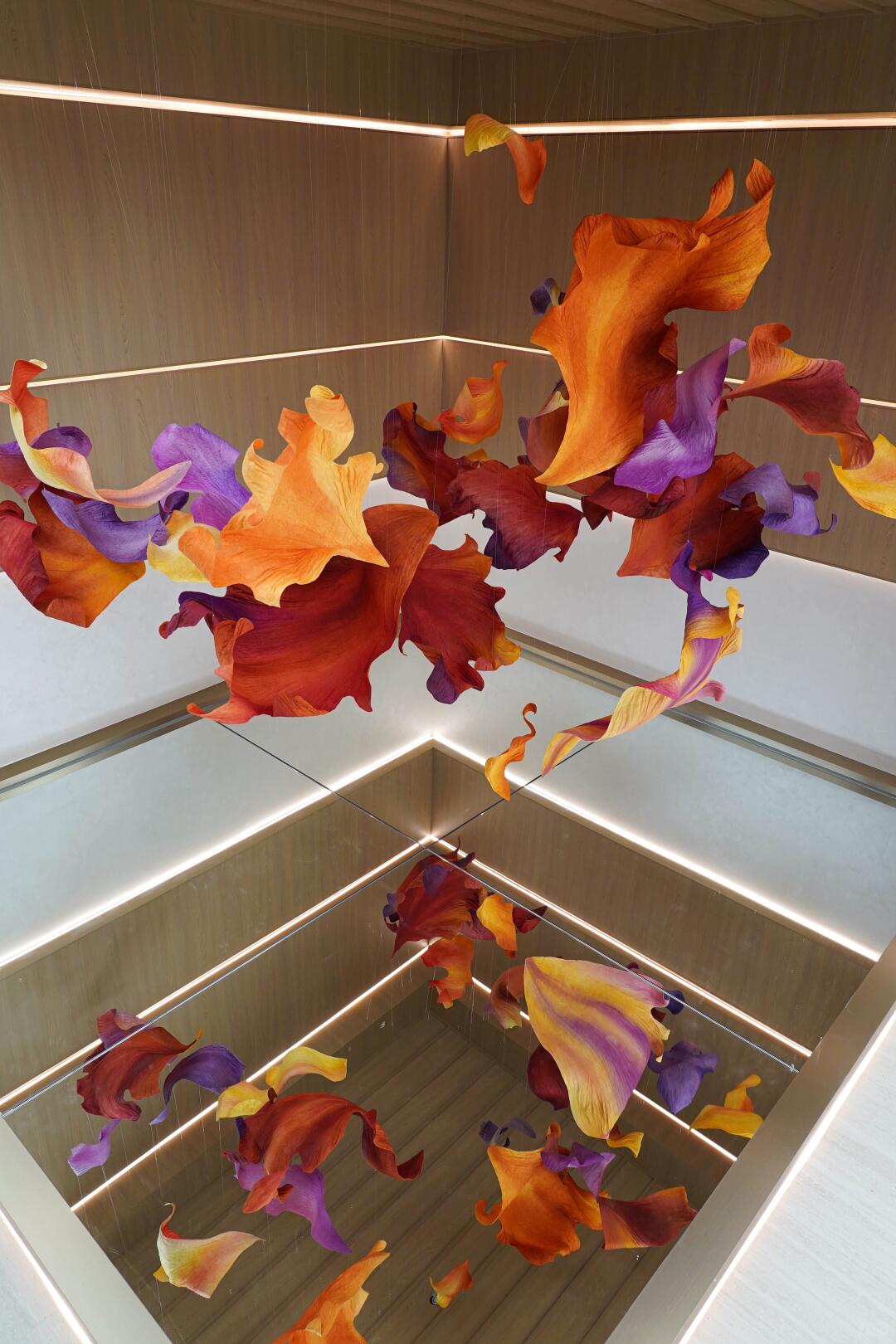 A Poem Scattered by the Wind | Installation Art in a Mirrored World| Installation art lostpeach