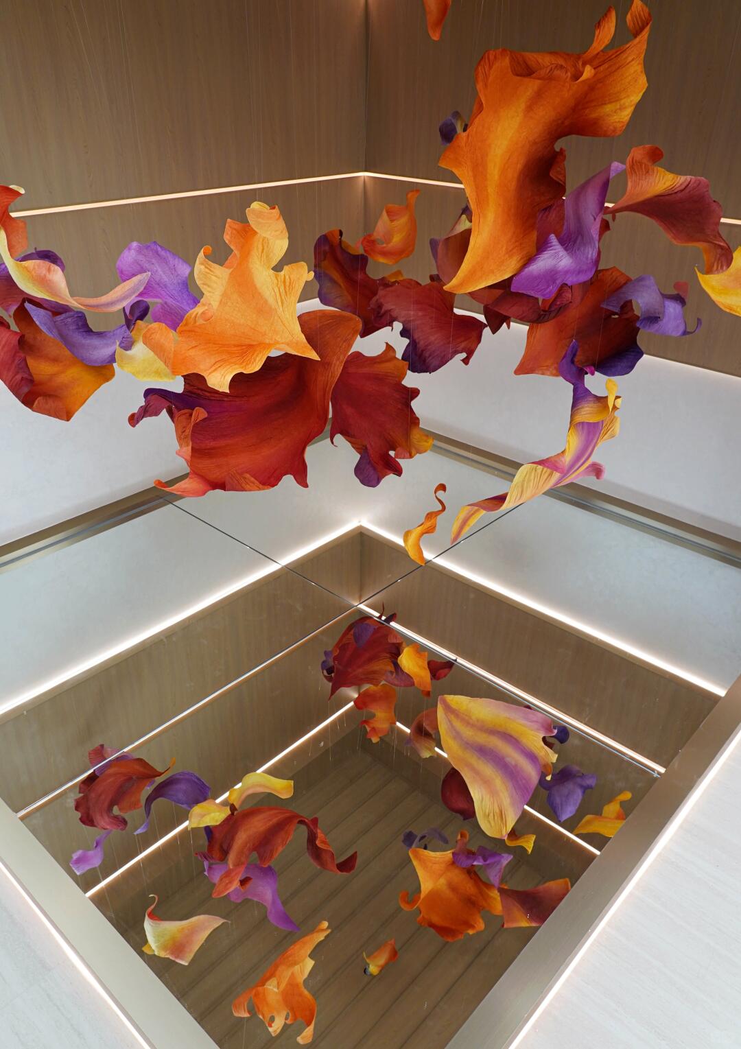A Poem Scattered by the Wind | Installation Art in a Mirrored World| Installation art lostpeach