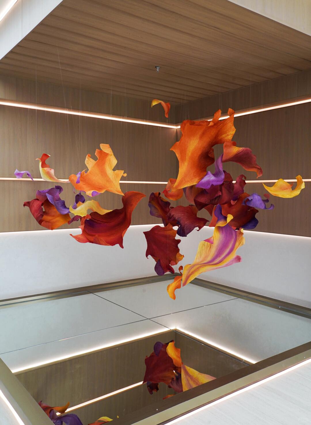A Poem Scattered by the Wind | Installation Art in a Mirrored World| Installation art lostpeach