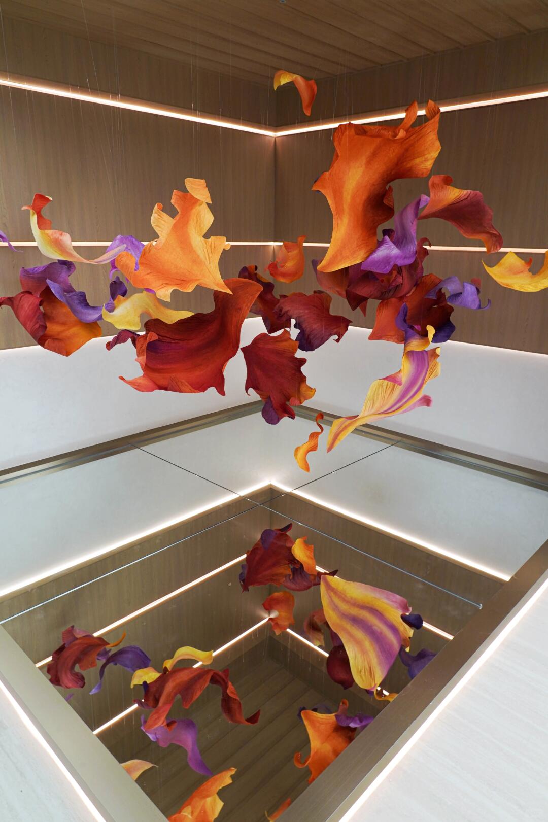 A Poem Scattered by the Wind | Installation Art in a Mirrored World| Installation art lostpeach