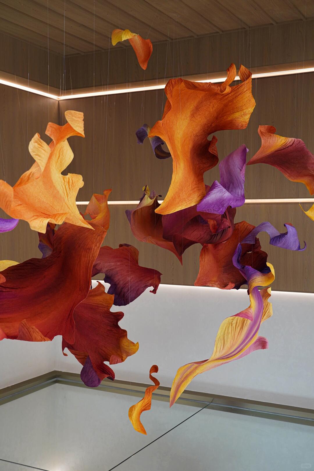 A Poem Scattered by the Wind | Installation Art in a Mirrored World| Installation art lostpeach