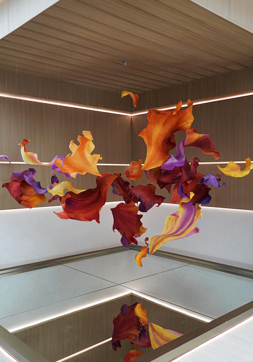 A Poem Scattered by the Wind | Installation Art in a Mirrored World| Installation art lostpeach