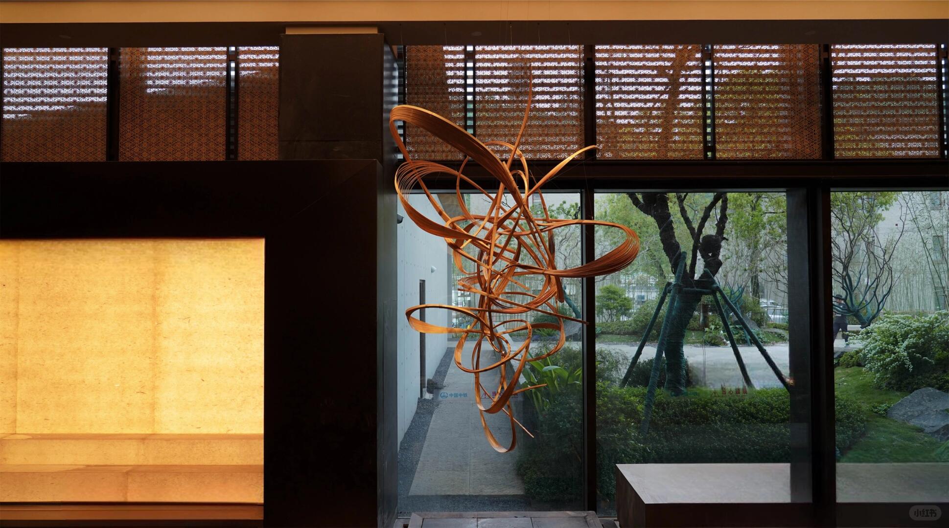 Writing Zen in Bamboo, Tracing the Paths of Wind and Mist | Hotel Installation Art| Installation art lostpeach