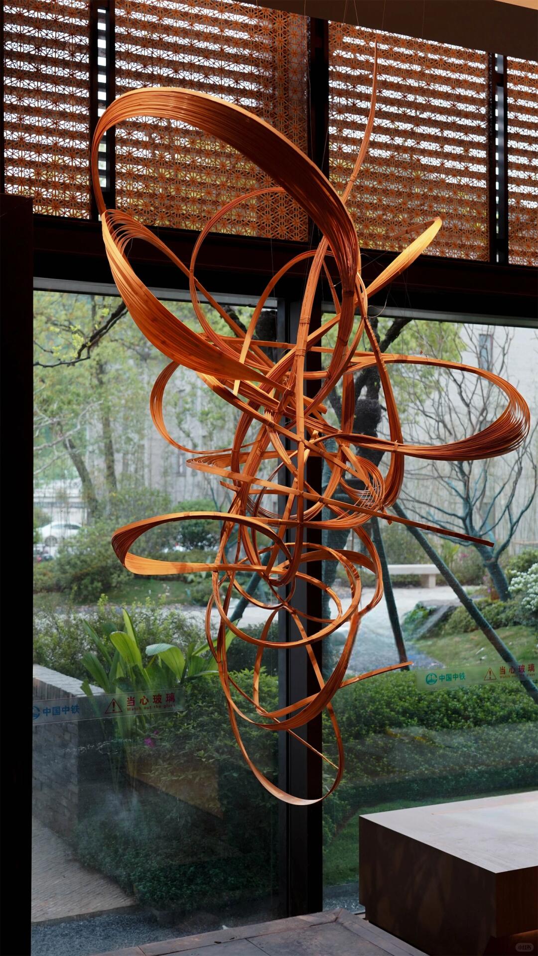 Writing Zen in Bamboo, Tracing the Paths of Wind and Mist | Hotel Installation Art| Installation art lostpeach