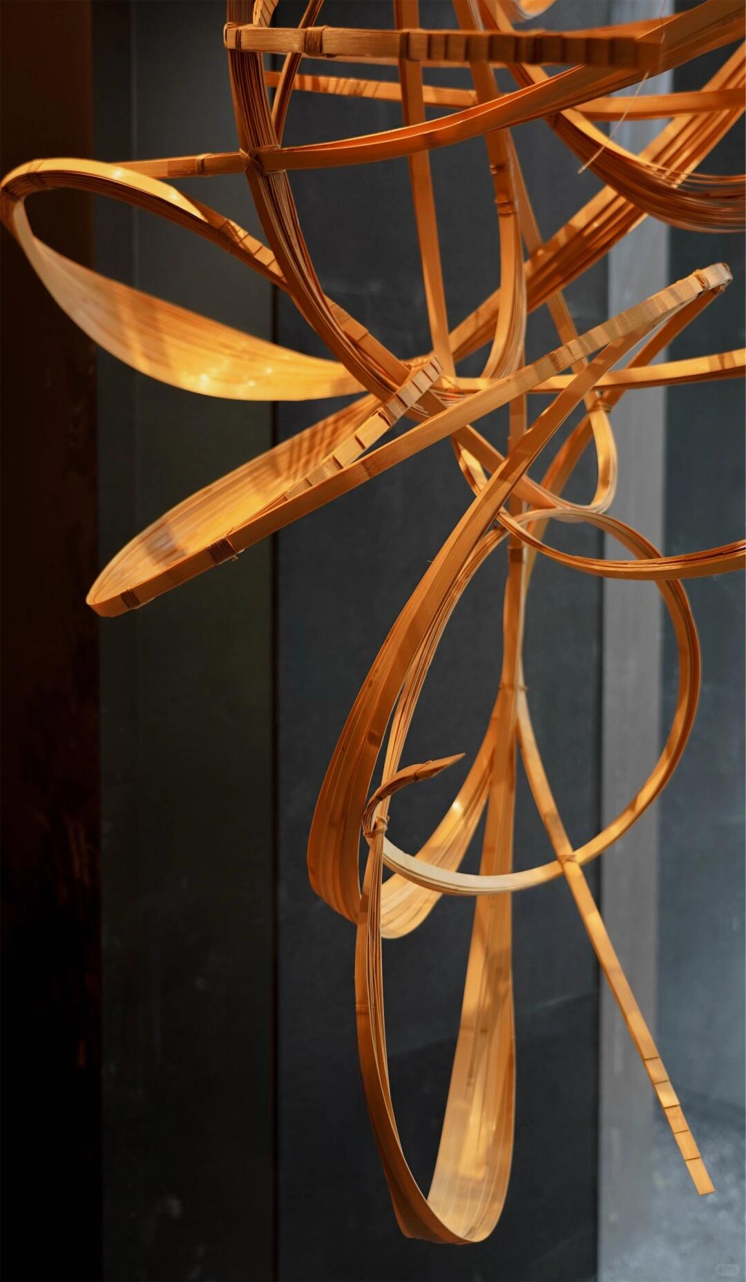 Writing Zen in Bamboo, Tracing the Paths of Wind and Mist | Hotel Installation Art| Installation art lostpeach
