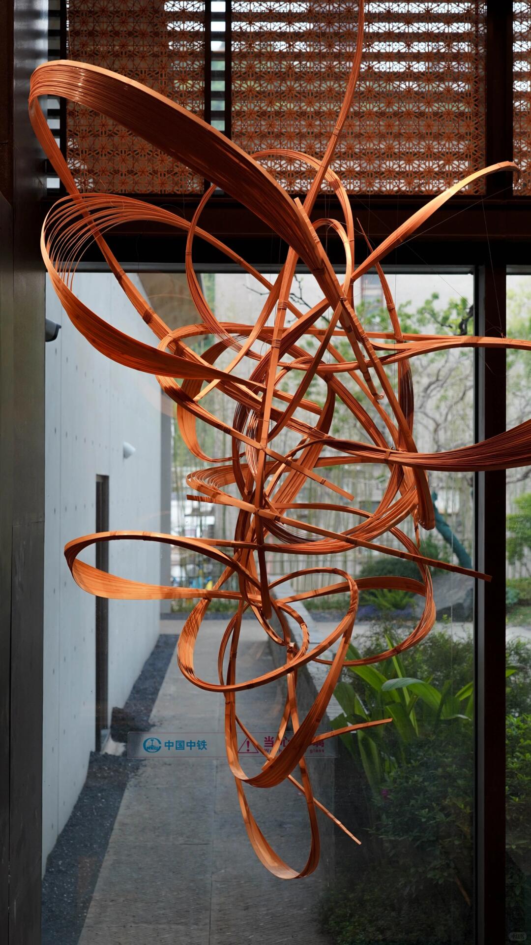 Writing Zen in Bamboo, Tracing the Paths of Wind and Mist | Hotel Installation Art| Installation art lostpeach
