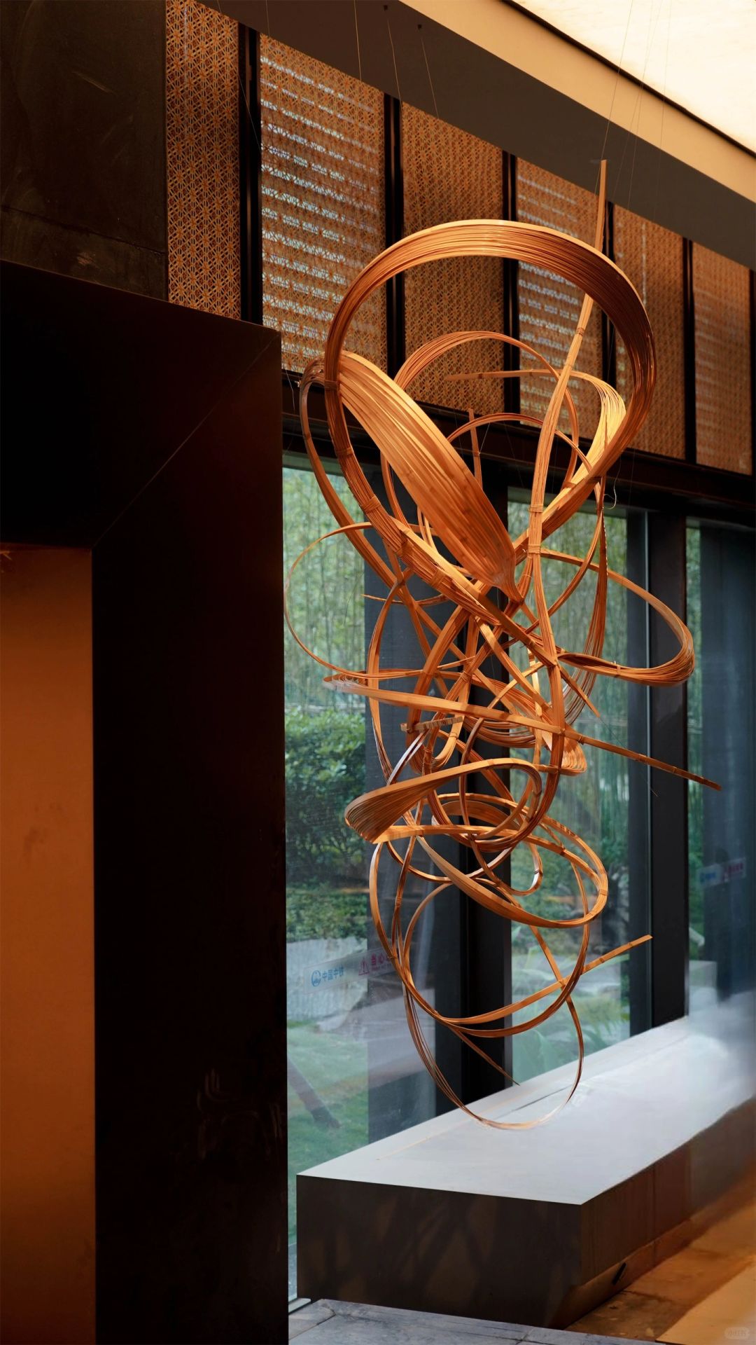 Writing Zen in Bamboo, Tracing the Paths of Wind and Mist | Hotel Installation Art| Installation art lostpeach