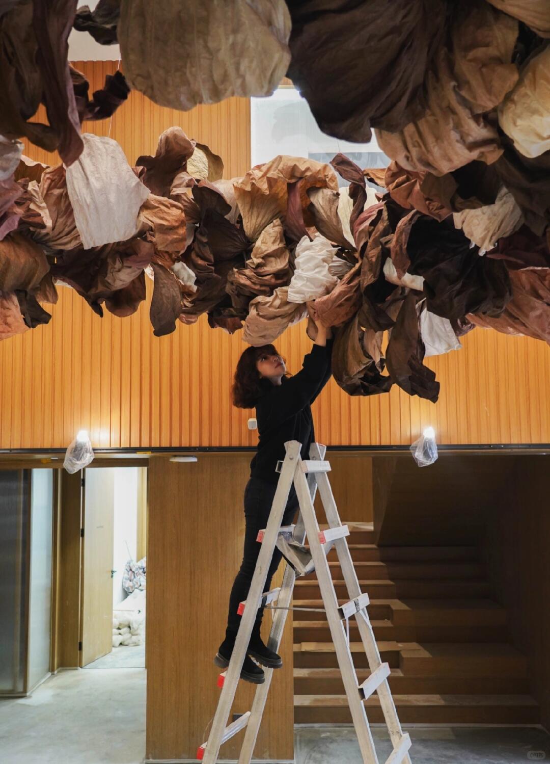 Small Stature, Immense Energy: My Journey in Large-Scale Installation Art| Installation art lostpeach
