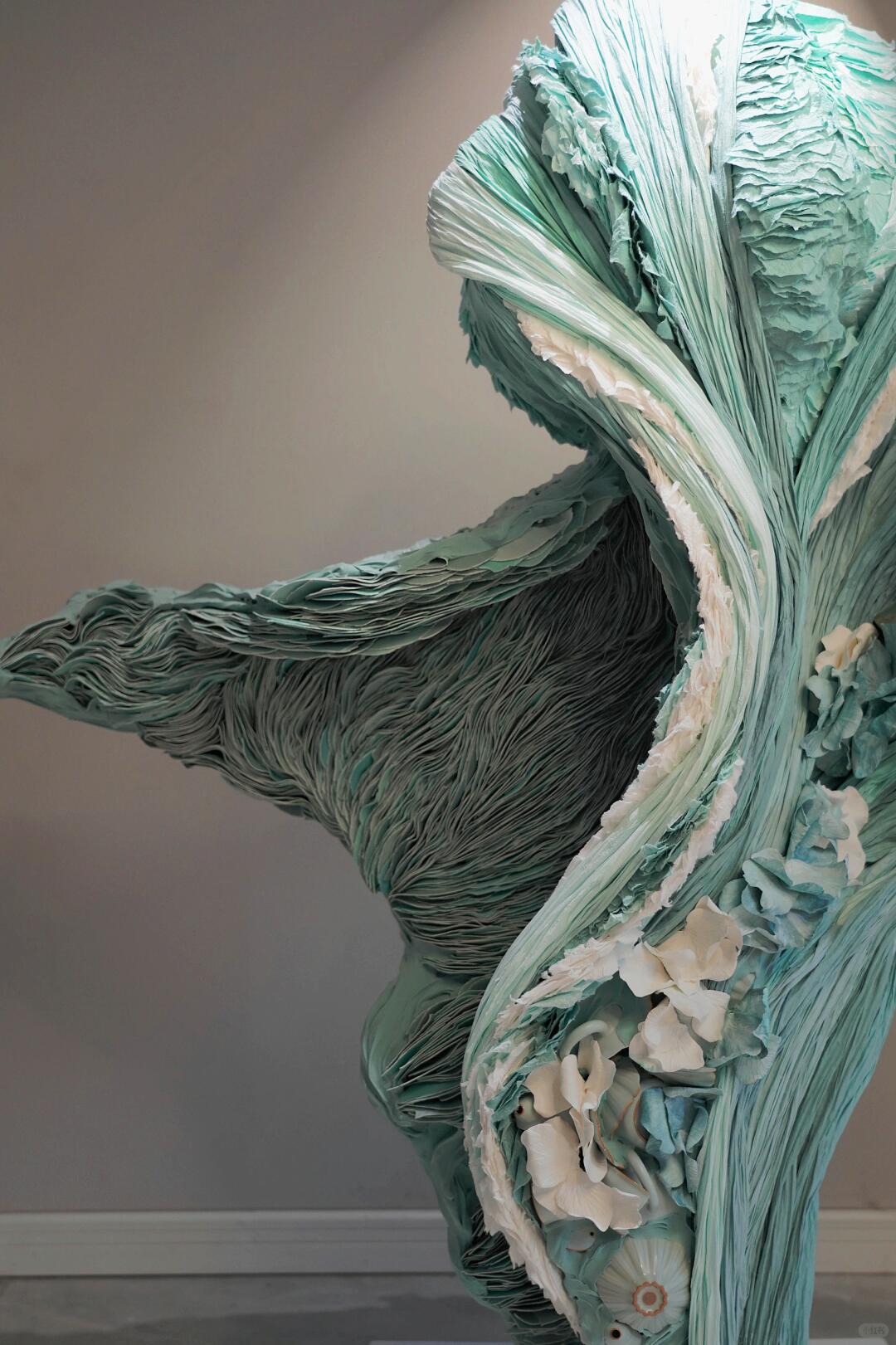 Petrified Wood | Frozen Poetry of Growth Rings | Installation Art| Installation art lostpeach