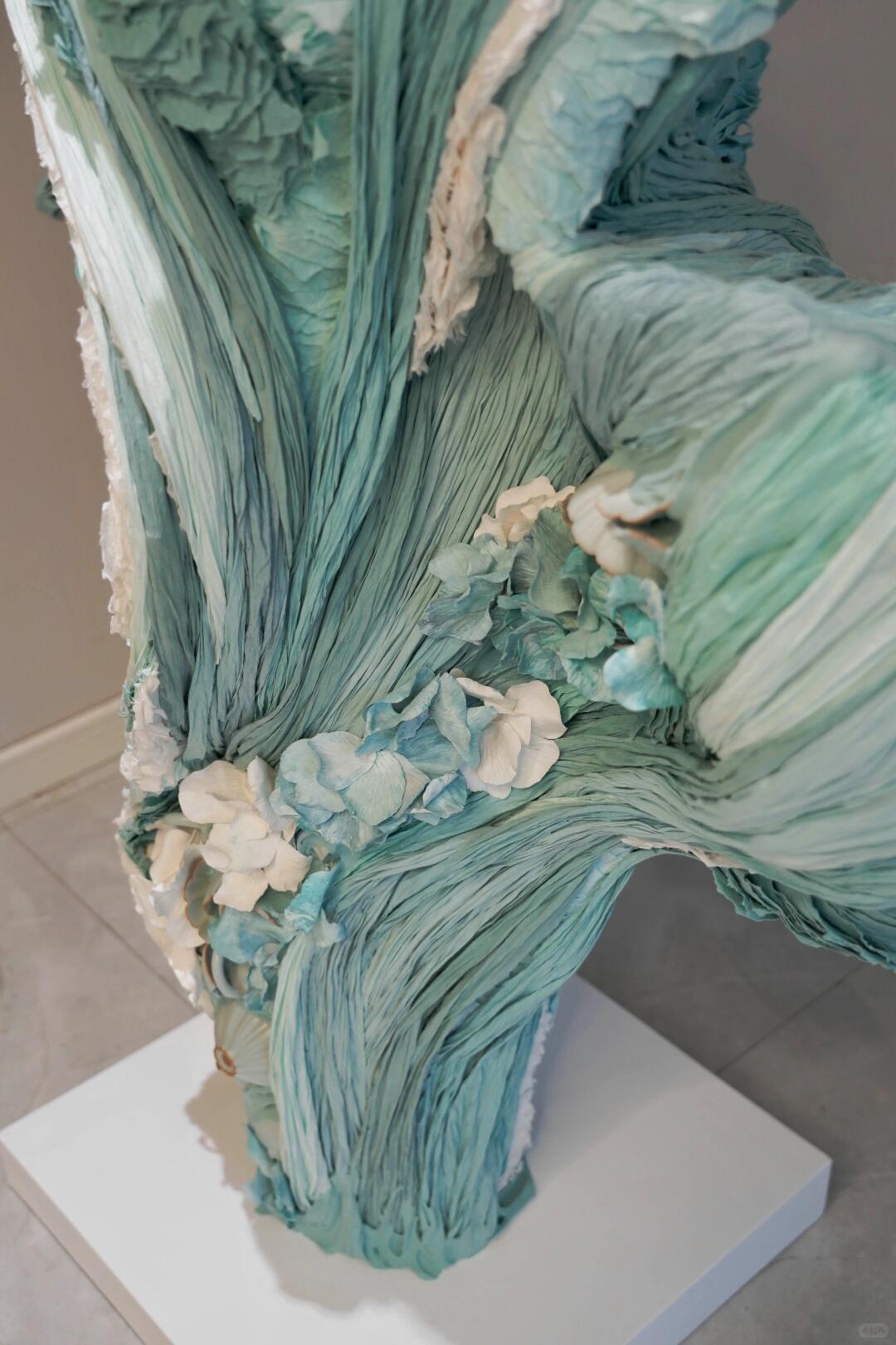 Petrified Wood | Frozen Poetry of Growth Rings | Installation Art| Installation art lostpeach