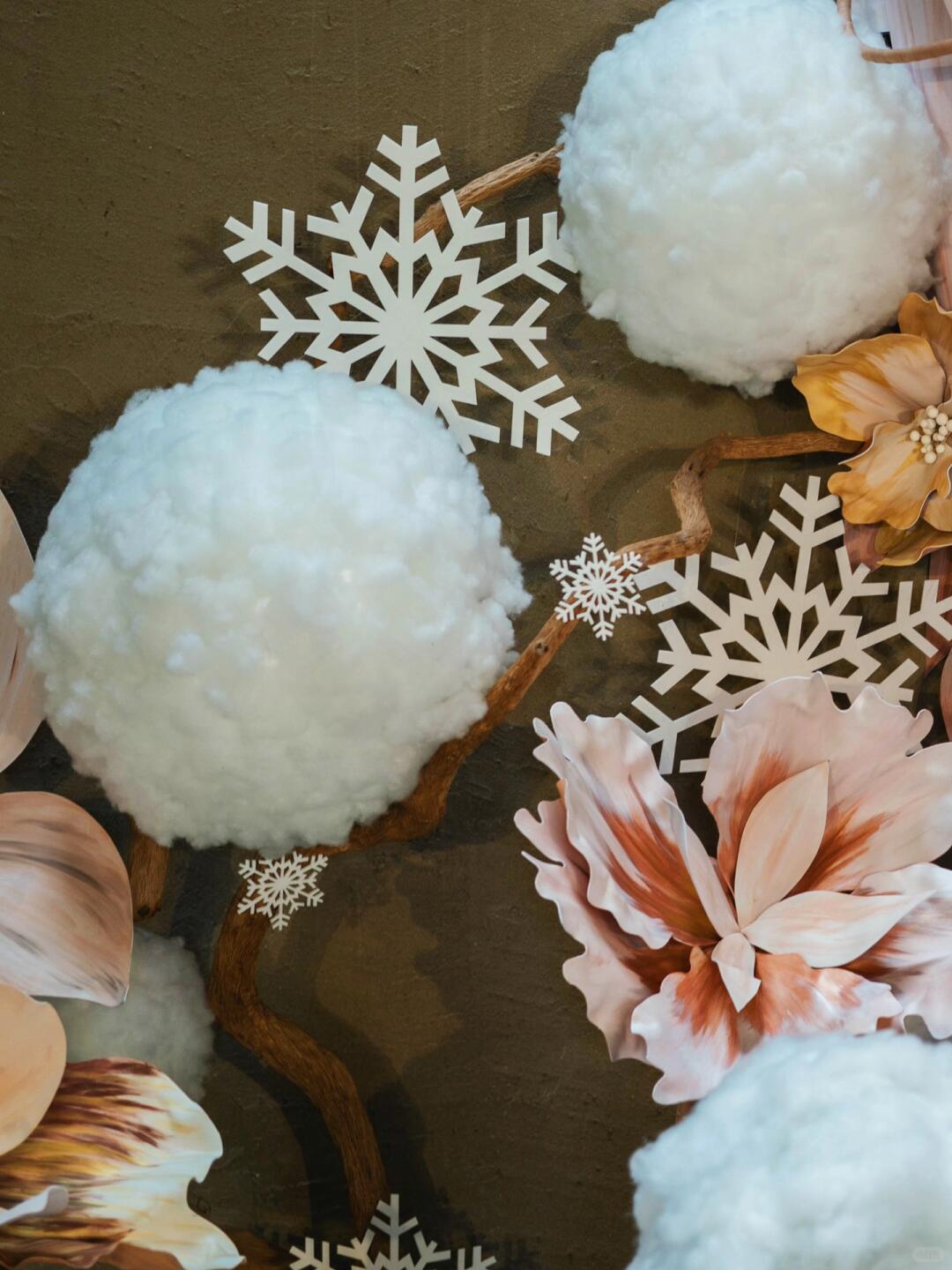 Seasons, Clouds, and Moon: A Mind-Bending Fusion of Seasonal Themes | Installation Art| Installation art lostpeach