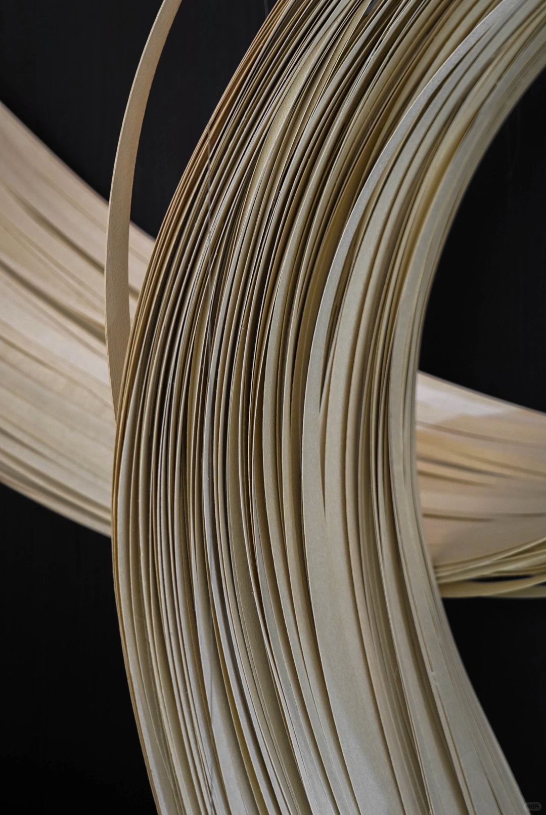 千缕红花梨,水袖渡惊鸿 | 展厅木皮艺术装置 - 图片5