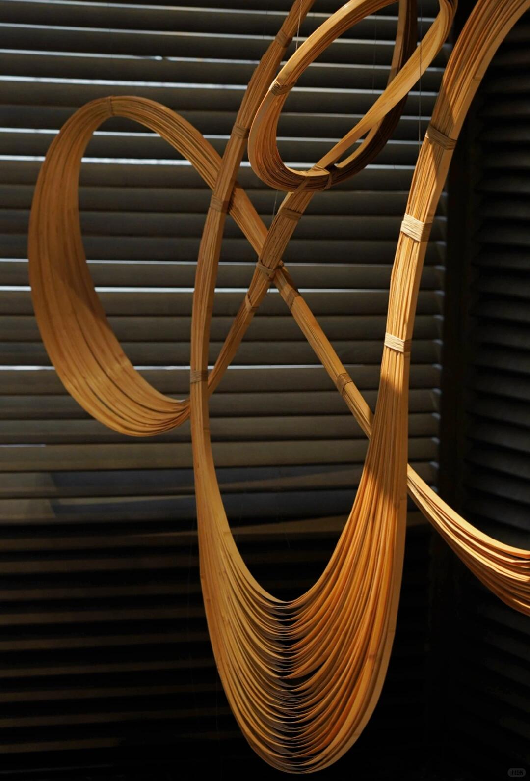 艺术审美,用竹线条勾勒山影 | 空间装置艺术 - 图片2