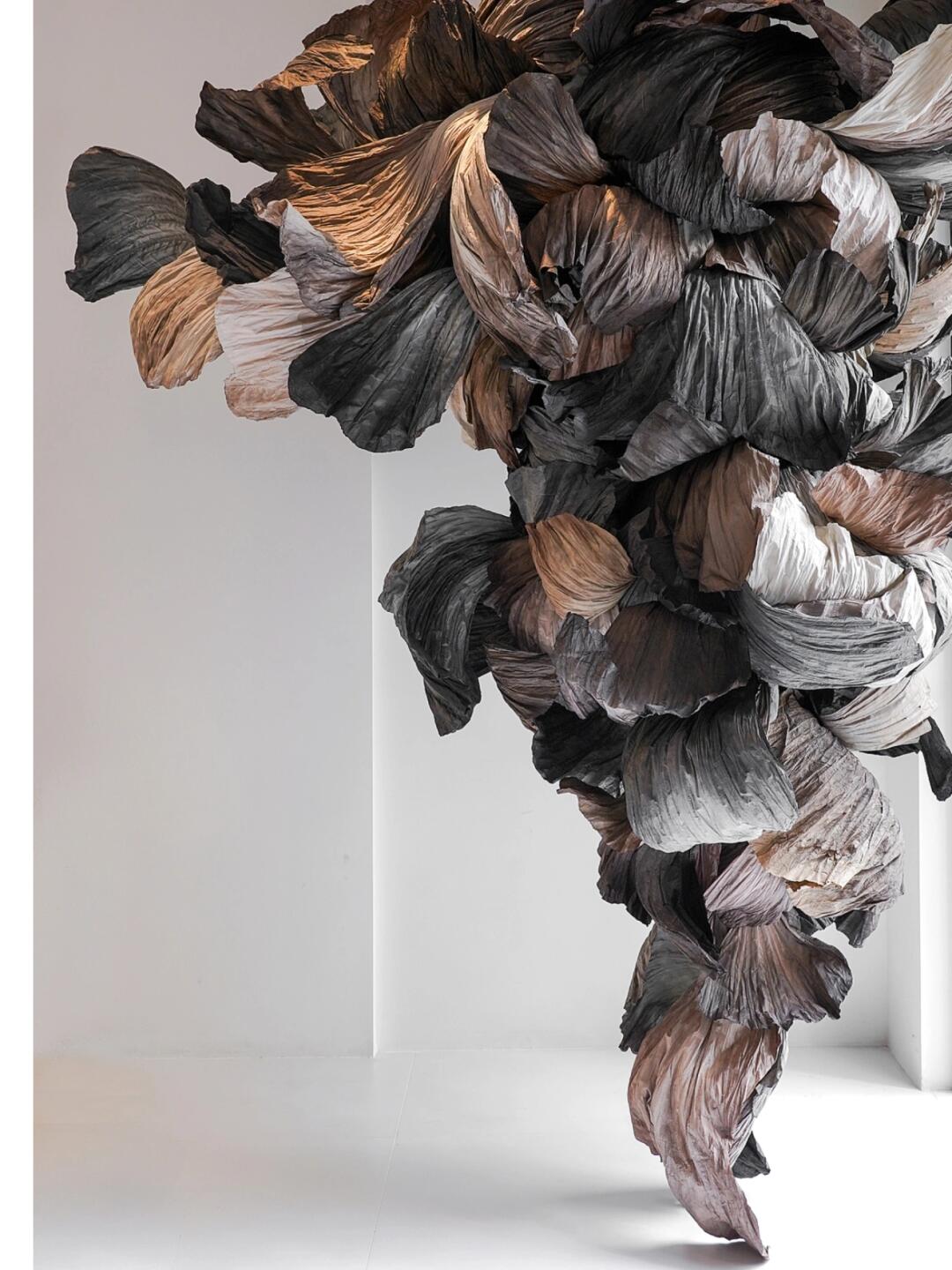 装置艺术 | 深秋的离别,枯叶在风中的演绎 - 图片11