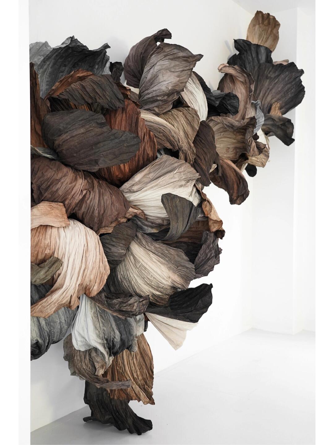 装置艺术 | 深秋的离别,枯叶在风中的演绎 - 图片8