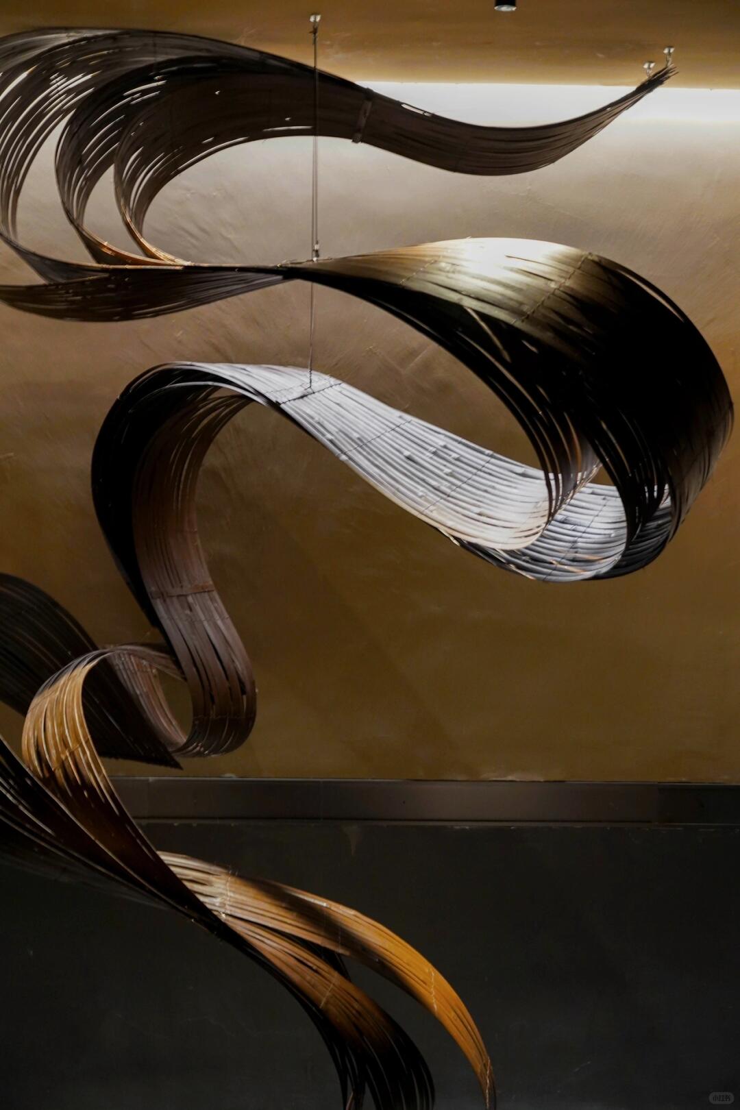 好治愈，浓缩倒入牛奶的刹那间 | 艺术装置 - 图片3