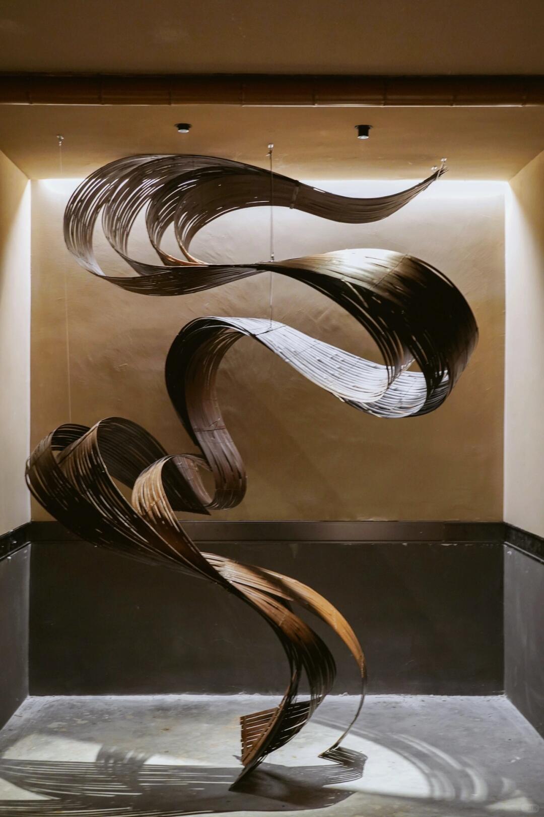 好治愈，浓缩倒入牛奶的刹那间 | 艺术装置 - 图片8