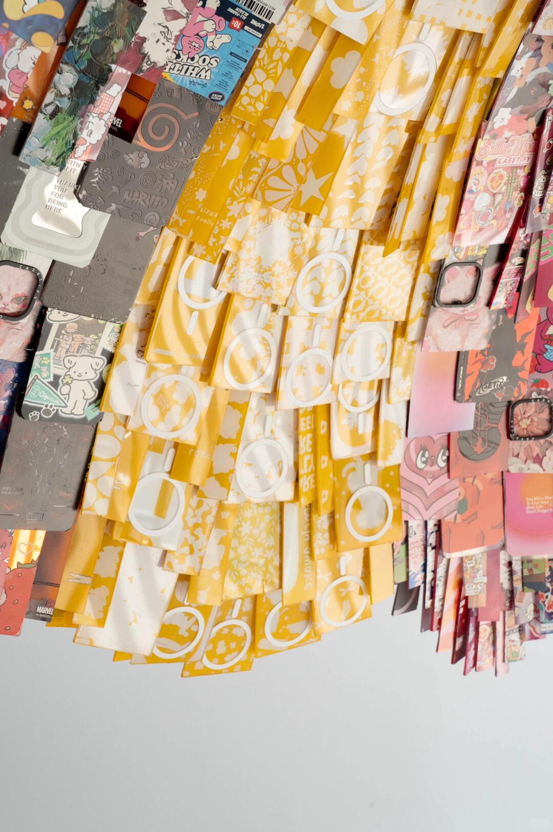 眼花缭乱的废弃手机壳艺术装置 | 遮阳伞 - 图片10