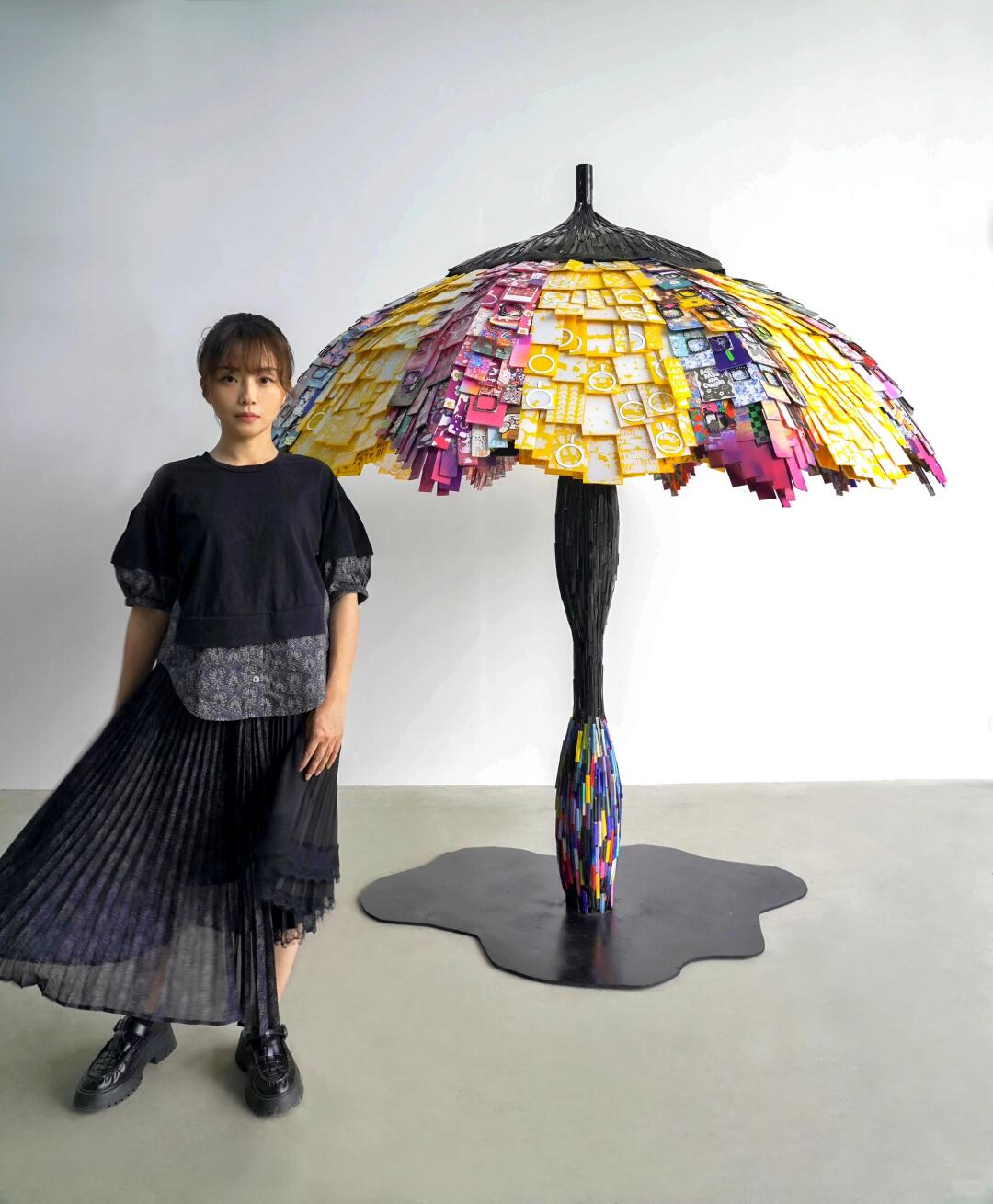 眼花缭乱的废弃手机壳艺术装置 | 遮阳伞 - 图片9