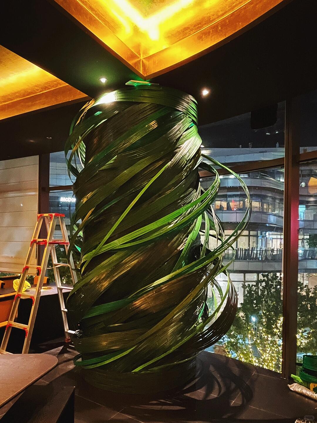 Suspending the Hidden Column | Leisurely Rosemary| Installation art lostpeach